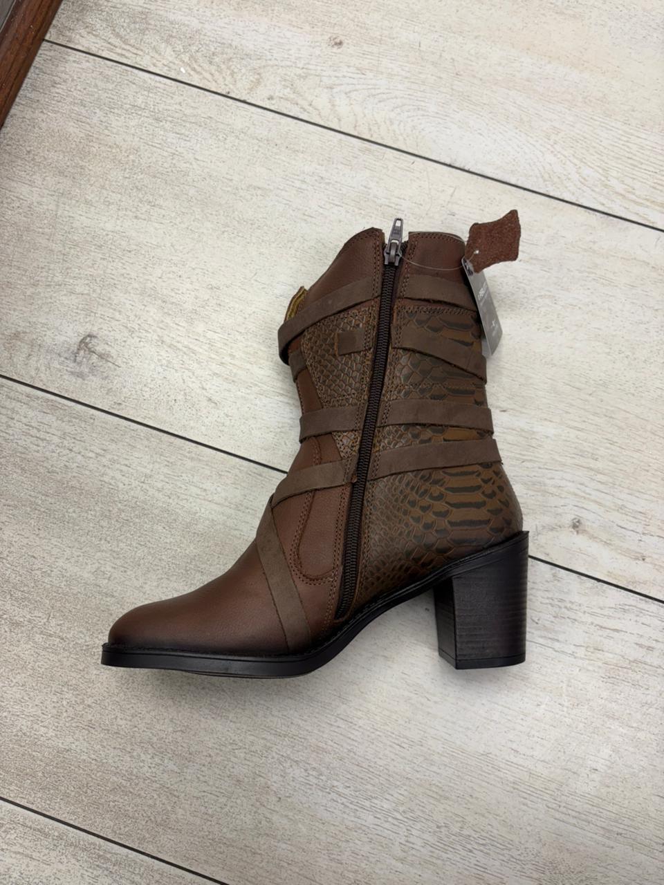 Bota Eloah de cuero de pino y caoba - Imagen 2