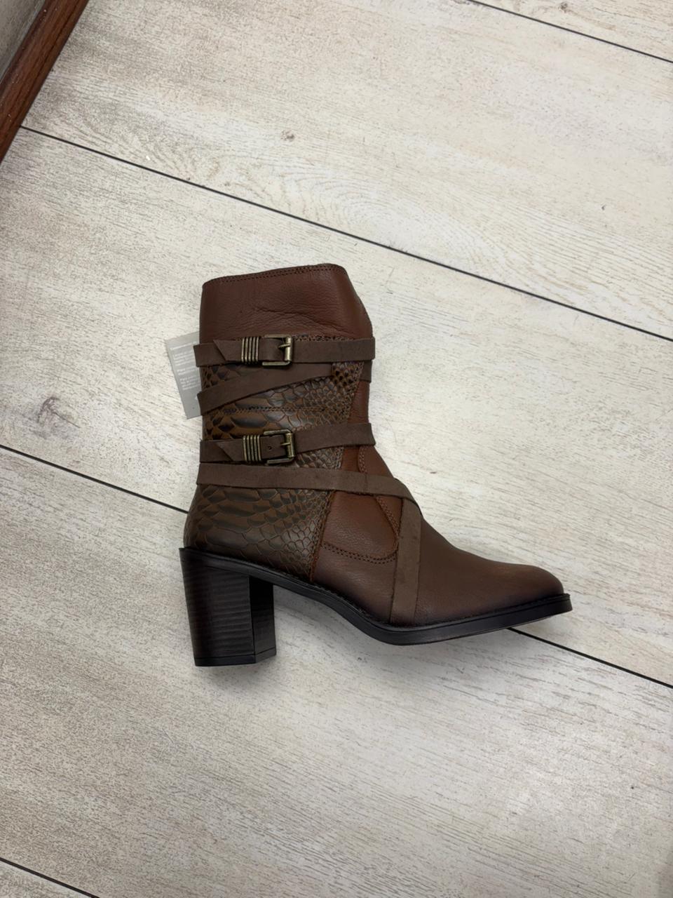 Bota Eloah de cuero de pino y caoba - Imagen 3